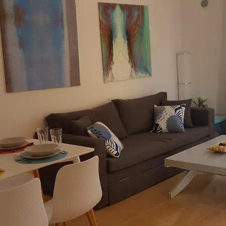 Beautiful Garden Flat Nearly Refurbished Free Wifi Apartment *